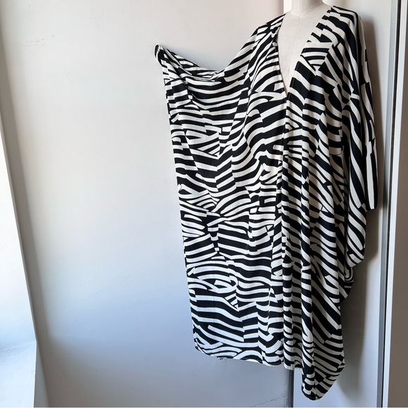Zebra Like Tunic size 3X or One Size - Picture 2 of 8
